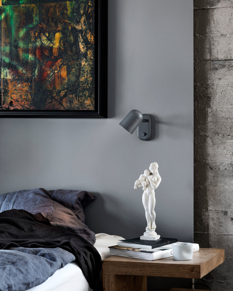 Buddy wall dark grey bedside Photo Chris Tonnesen