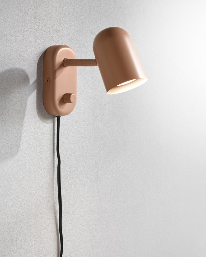 Buddy wall lamp