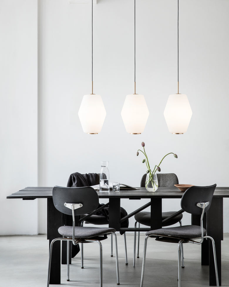 Dahl Brass diningtable front Chris Tonnesen