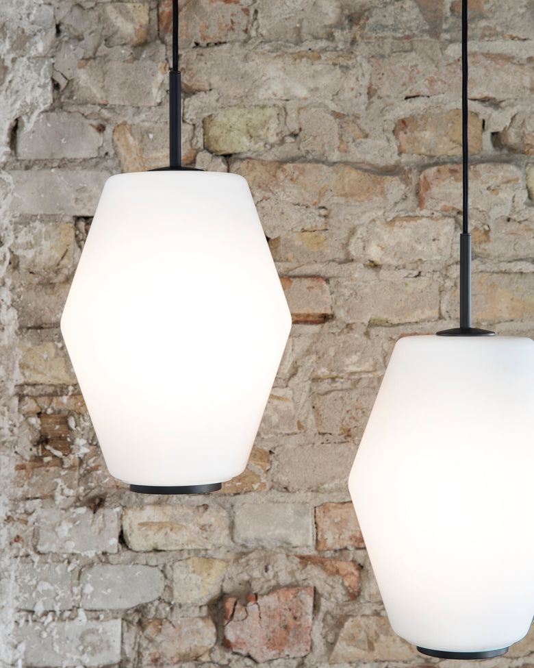 Dahl Dark-grey- brickwall closeup-Chris Tonnesen