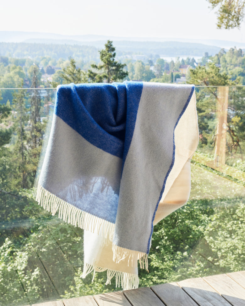 Echo throw blanket blue hanging Ph Sara Spilling