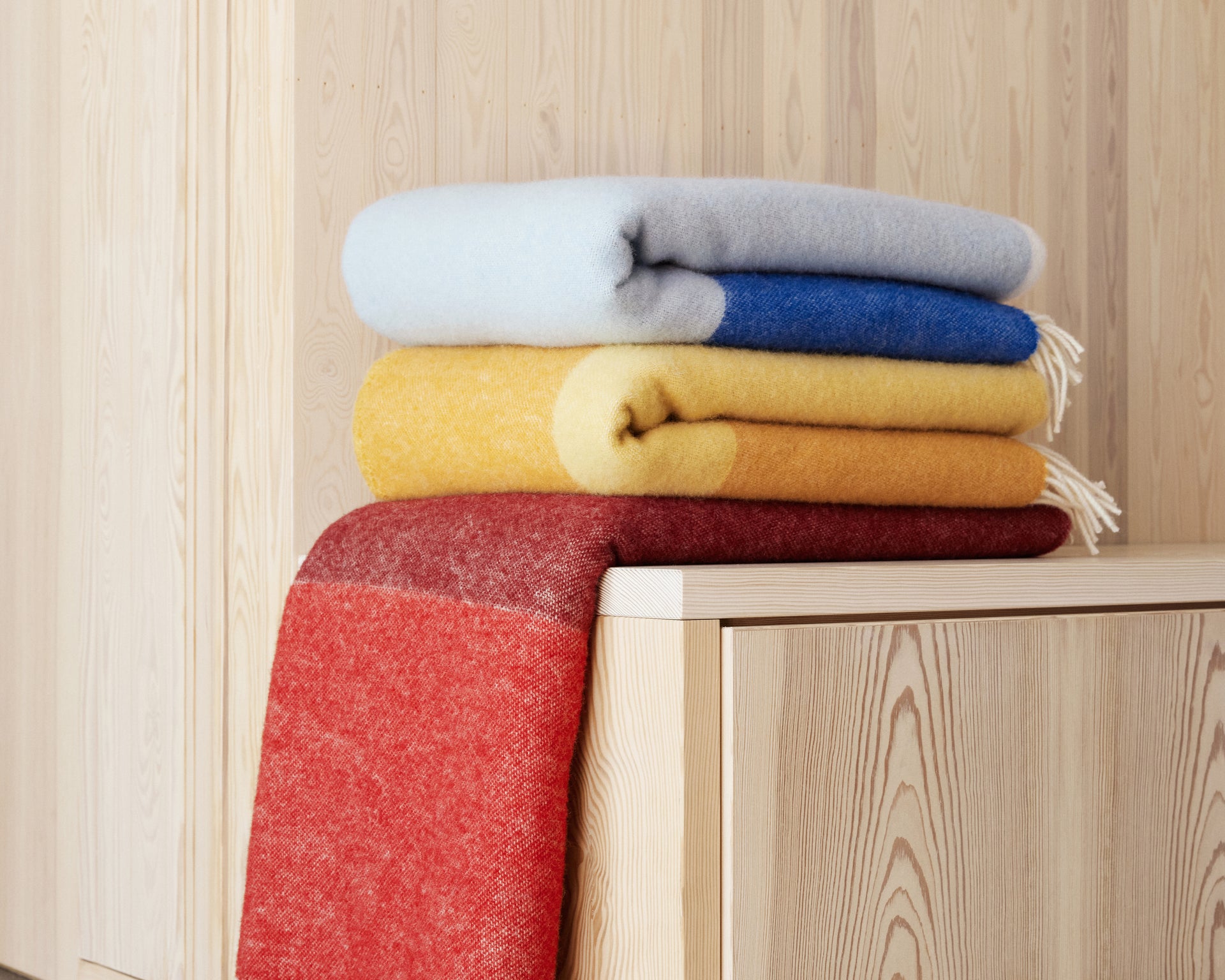 Echo throw blanket group folded Ph Sara Spilling