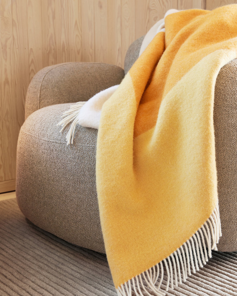 Echo throw blanket yellow Ph Sara Spilling