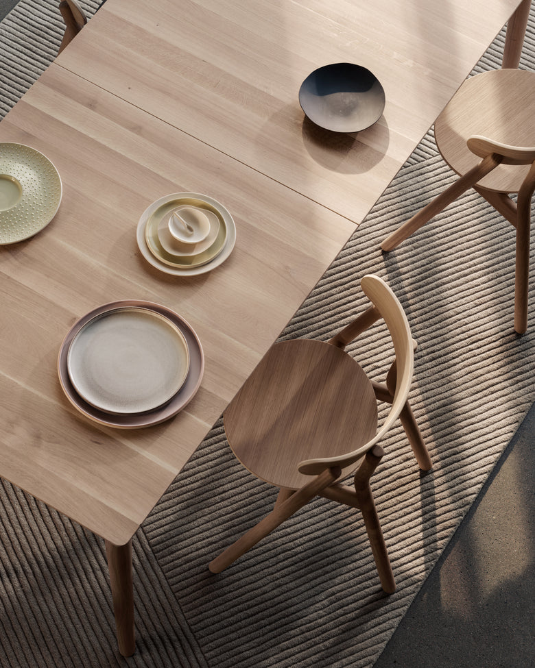 Expand dining table 200 light oak Top Detail Ph Einar Aslaksen