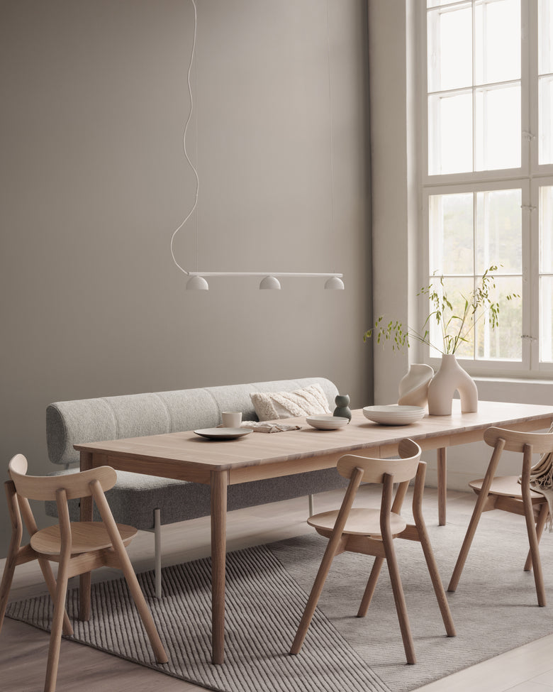 Expand dining table 250 light oak Ph Einar Aslaksen 8e636b6c a238 4010 b40e 9ee2ad7c2e29