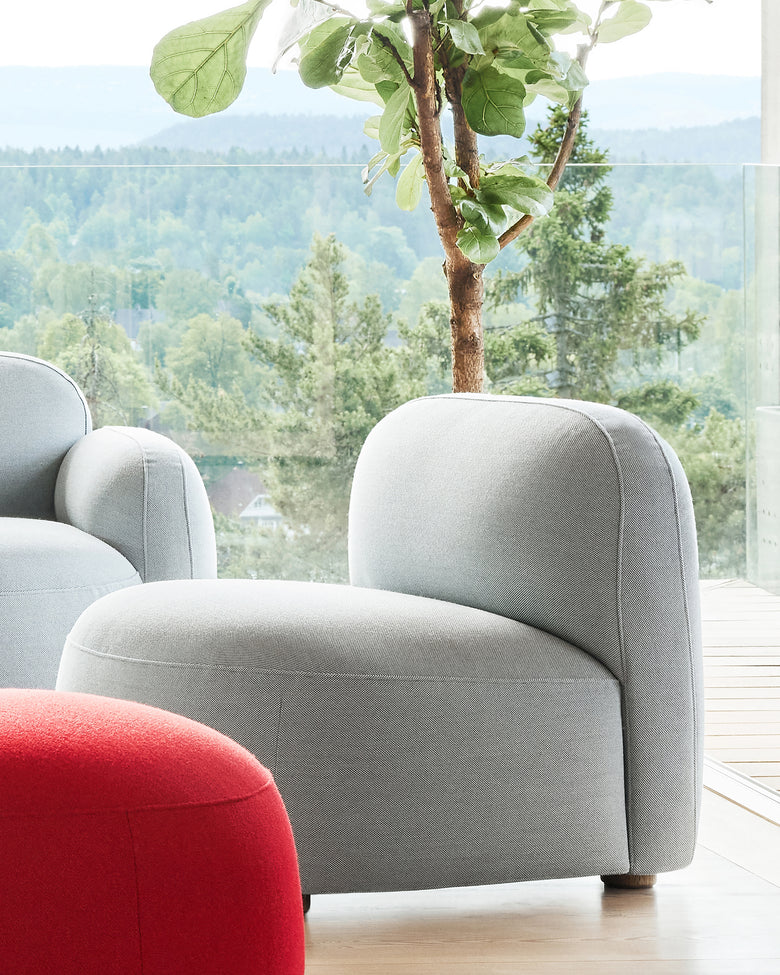 Gem lounge chair Steelcut3 0713 Ph Sara Spilling