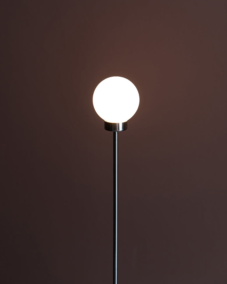 Snowball floor lamp
