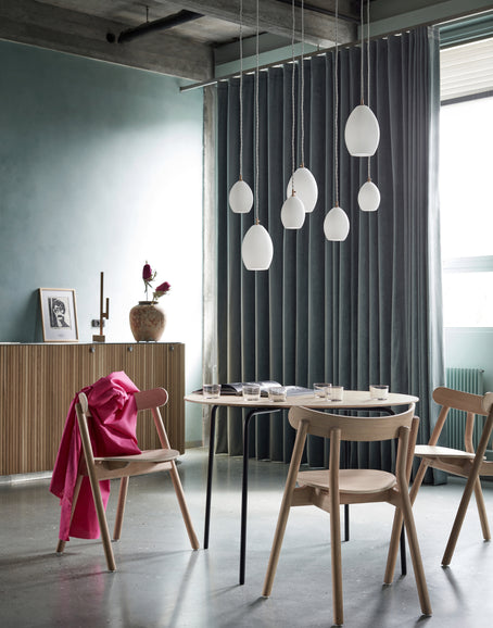 Unika white group dining Photo Chris Tonnesen scaled