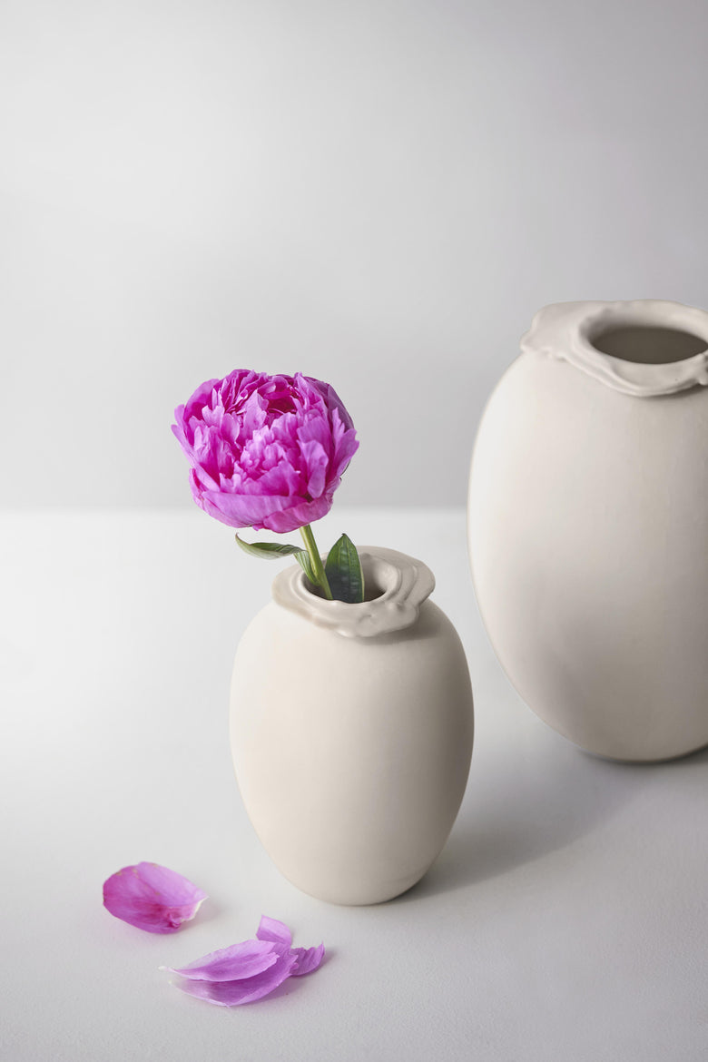 Brim vases pair pink flower ph Chris Tonnesen
