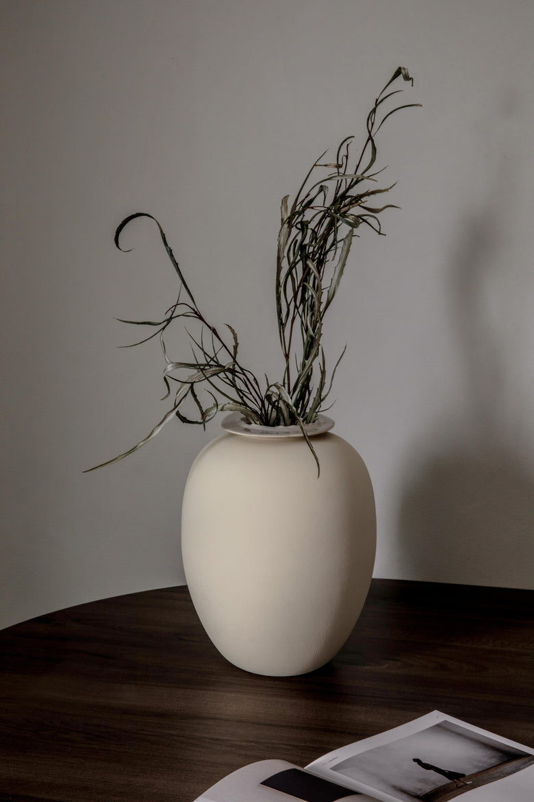 Brim vase