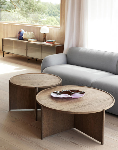 Cling coffee table smoked oak set Ph Sara Spilling