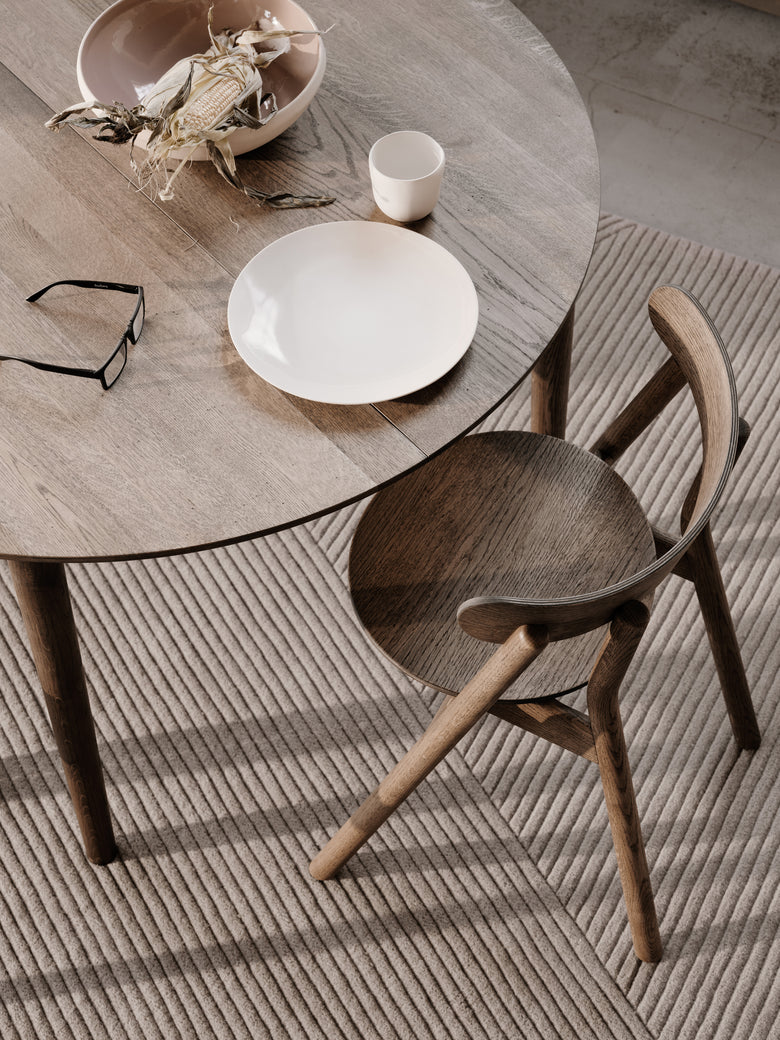 Expand dining table 120 smoked oak Detail Ph Einar Aslaksen a5278365 a86c 4d9f bbb0 dc9ec2d4aaf6