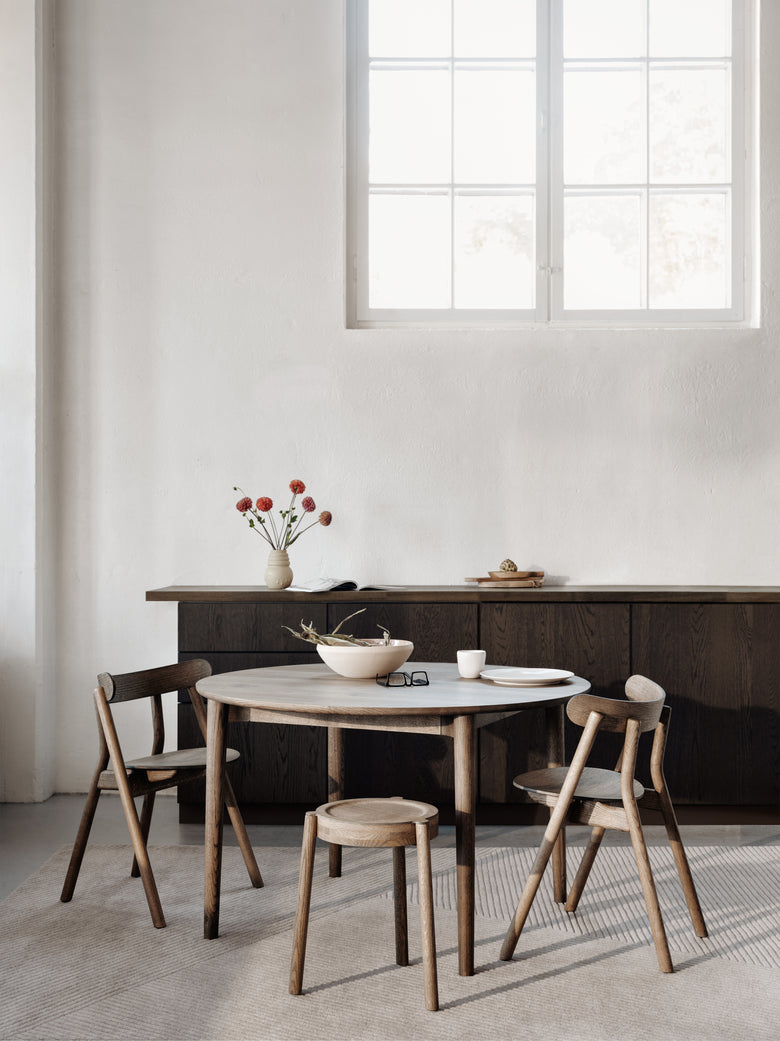 Expand dining table 120 smoked oak Ph Einar Aslaksen 3d9a0c39 3933 47fc b961 e8df7c61d3cc