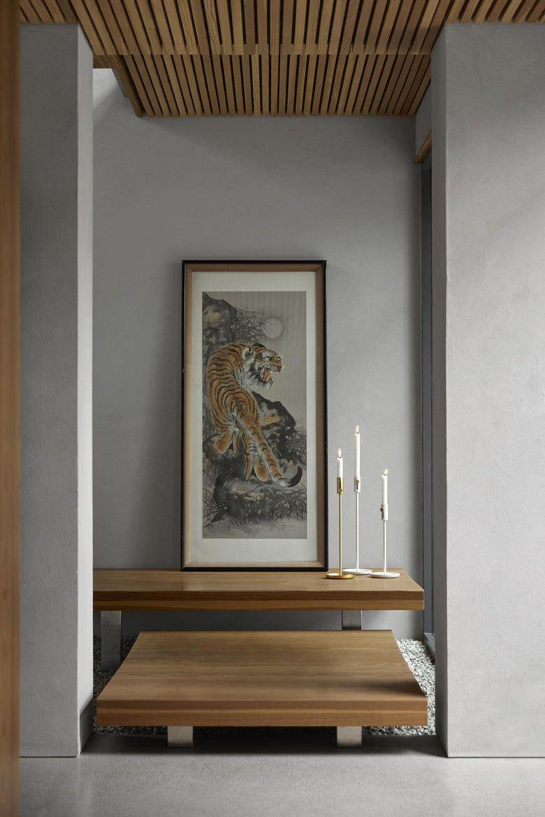 Granny candle holders stairs ph Chris Tonnesen