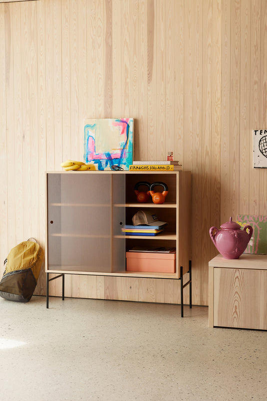 Hifive glass cabinet L100 light oak Ph Sara Spilling