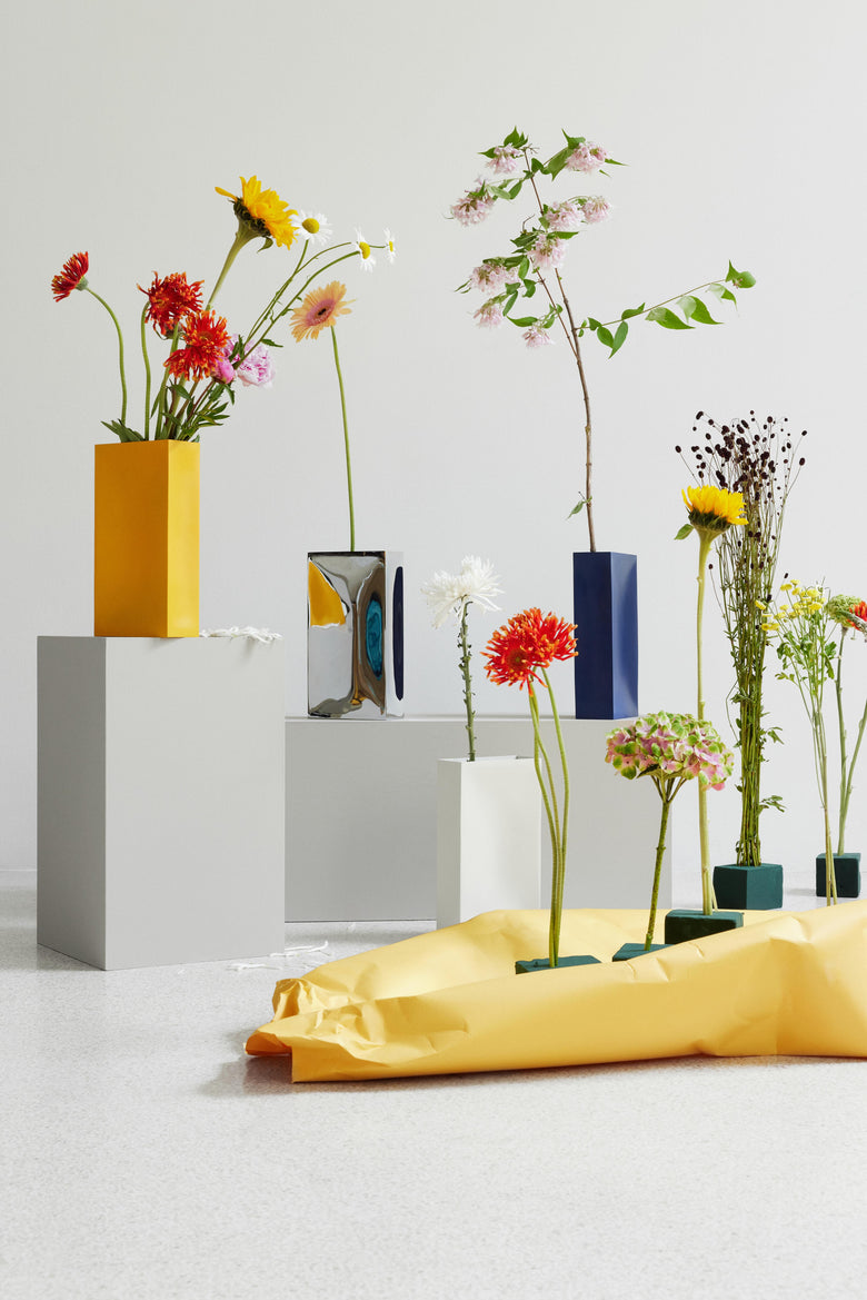 Into vases group studio Ph Sara Spilling