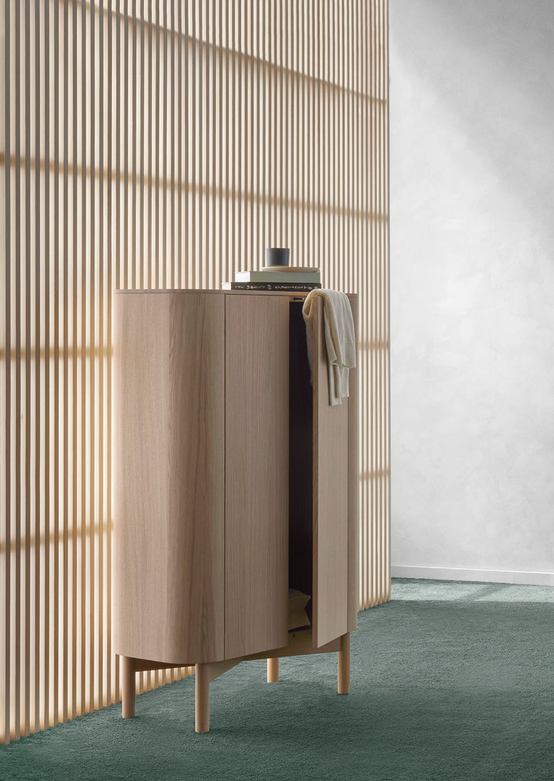 Loud tall cabinet light oak ph Chris Tonnesen