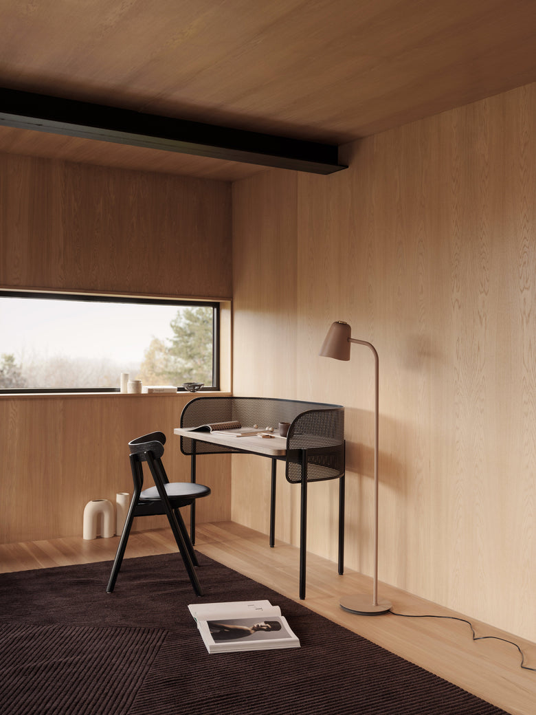 Shelter desk Oaki Me Row Ph Einar Aslaksen