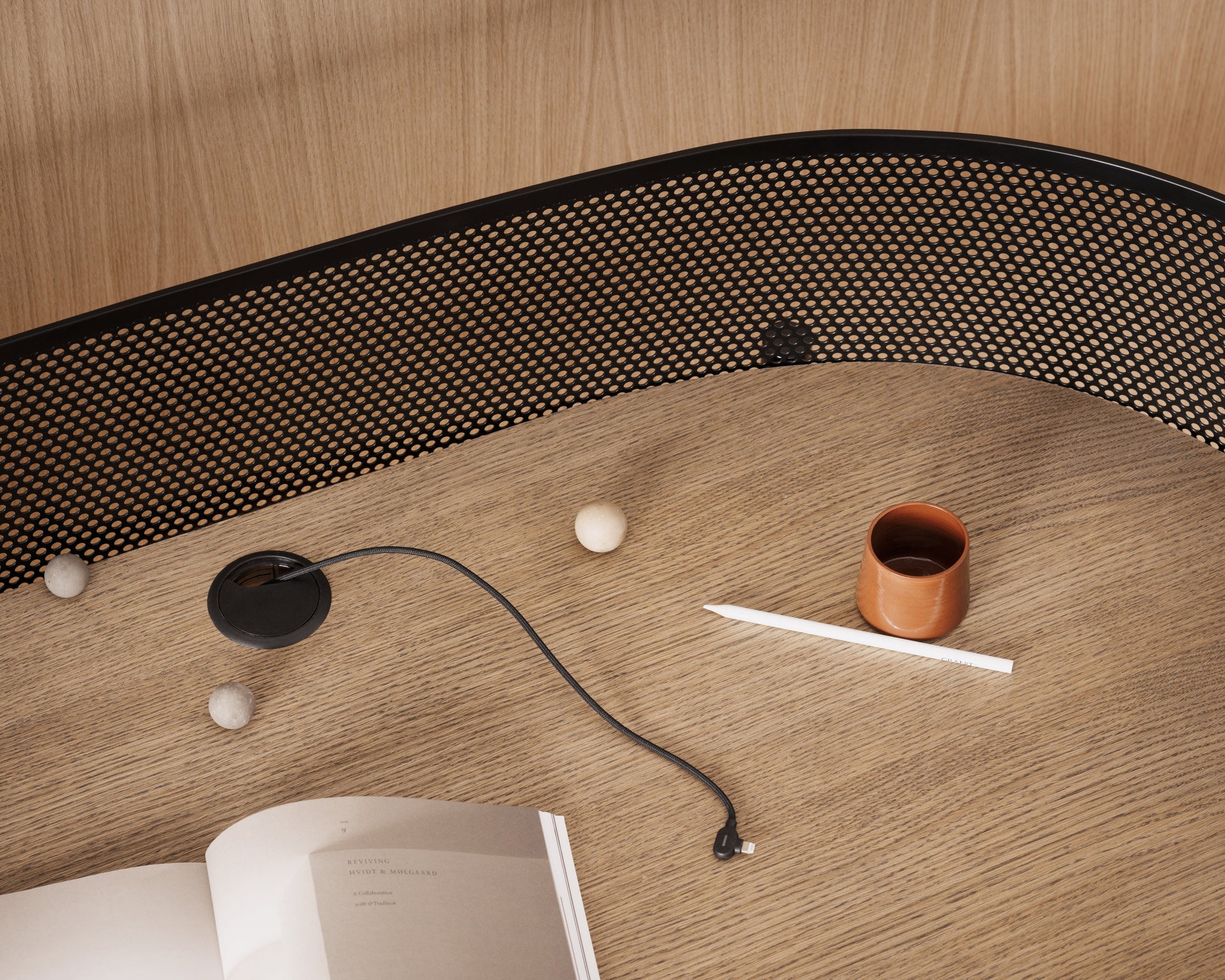 Shelter desk detail landscape Ph Einar Aslaksen 43a786fc-d968-47f0-a7e6-0464d3f51772