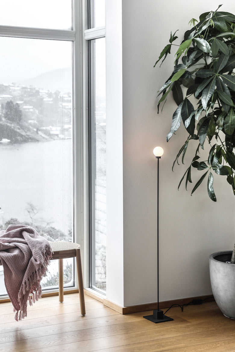 Snowball floor lamp