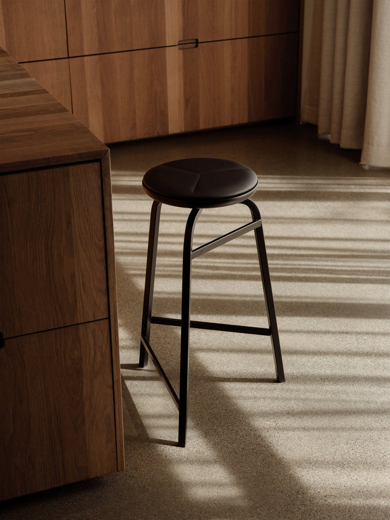 Treble bar stool black single kitchen Photo Einar Aslaksen