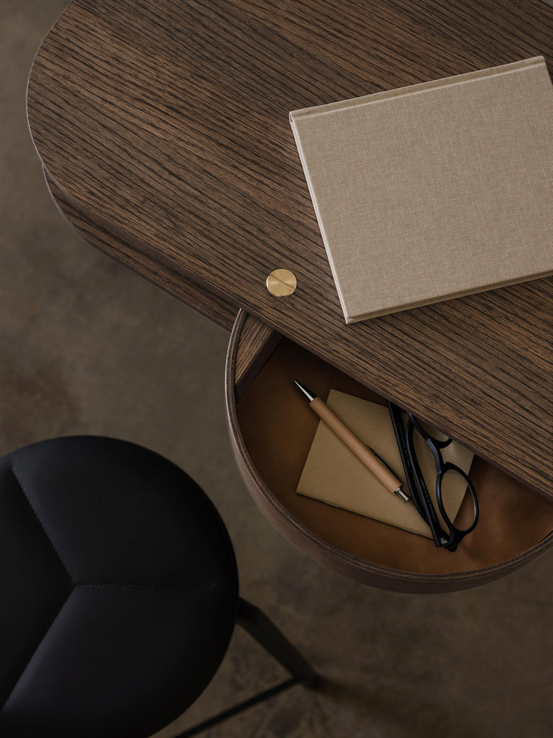 Valet wall console smoked oak top view Photo Einar Aslaksen