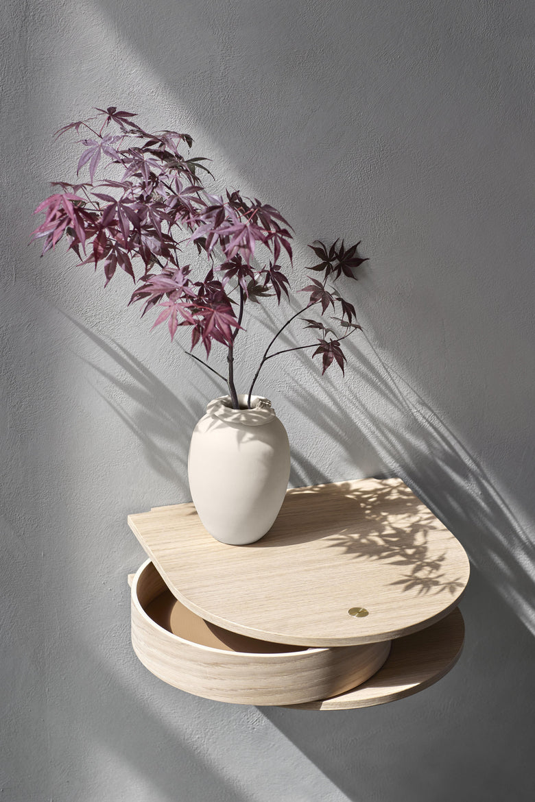 Valet wall drawer light oak Brim vase ph Chris Tonnesen